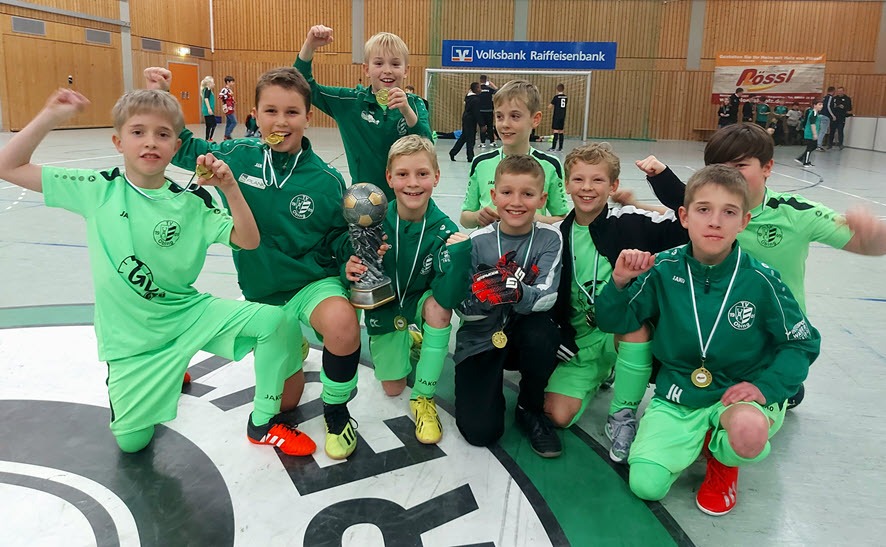 Read more about the article E-Jugend gewinnt Hallenturnier beim TuS Traunreut